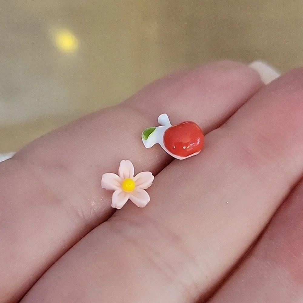 APPLE BLOSSOM CERAMIC STUD EARRINGS - Picture 6 of 6